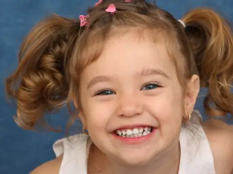 Pierwsze kolczyki dla dziewczynki - jak wybrać?